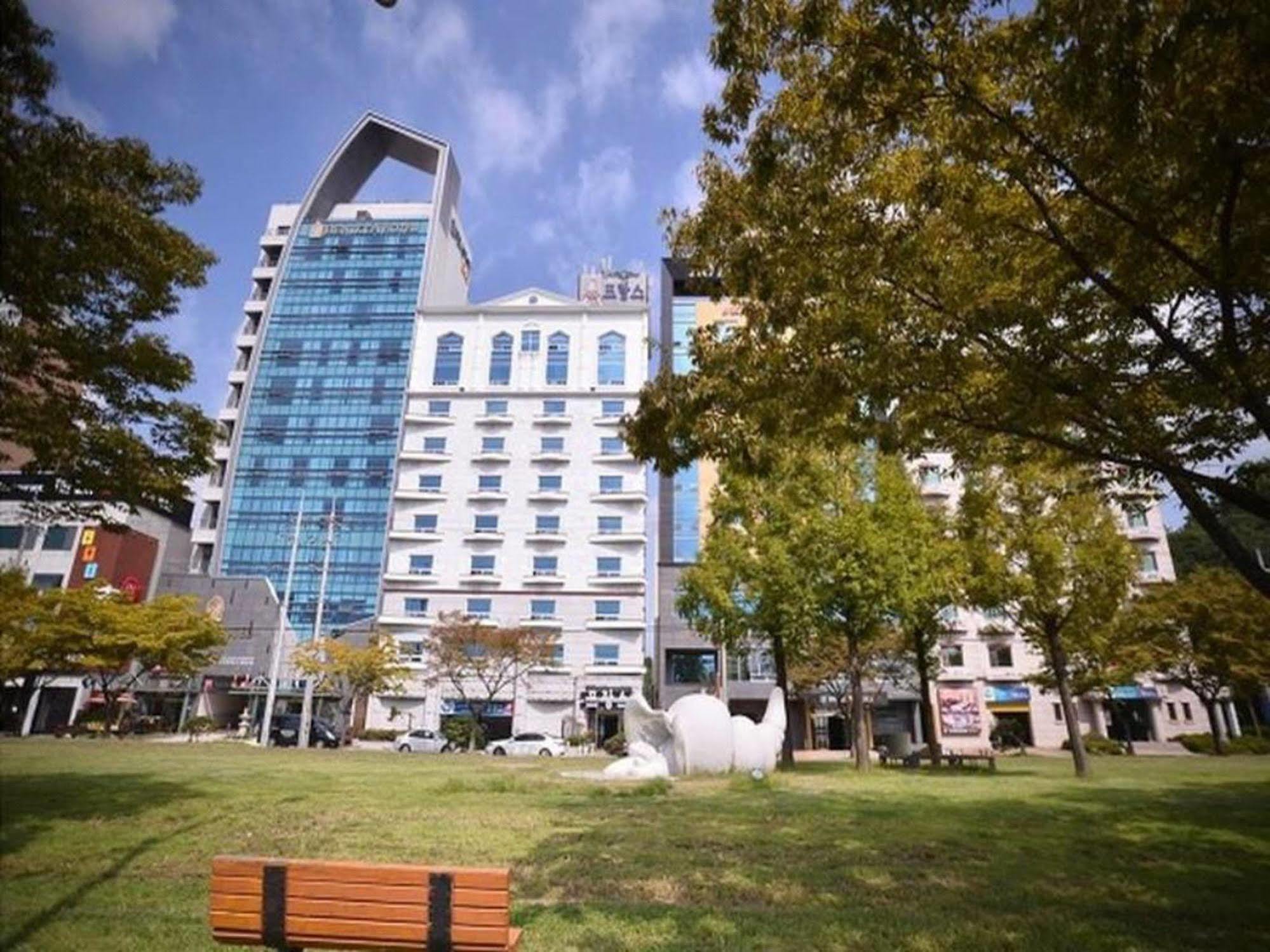 Am Ort Hotel يوسو المظهر الخارجي الصورة