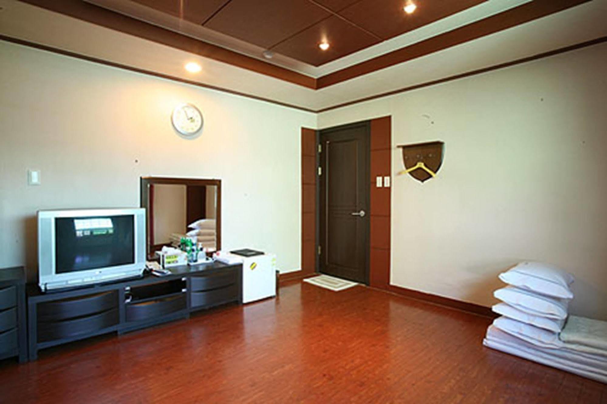 Am Ort Hotel يوسو المظهر الخارجي الصورة